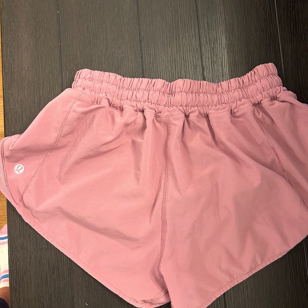 Lululemon Hotty Hot 2.5 shorts low rise